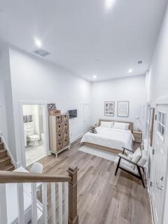 Serene Scandanavian Loft Suite - Annandale - 0