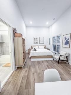 Serene Scandanavian Loft Suite - Annandale - 8