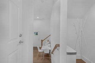 Serene Scandanavian Loft Suite - Annandale - 7