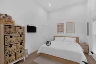 Serene Scandanavian Loft Suite - Annandale - 4