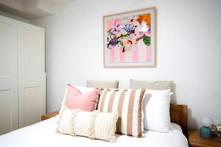 Ocean Breeze & Balcony Bliss - 1BR with Spa Near Beach - Caloundra - 6