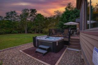Family Lake Getaway,Hot Tub ,Pickleball,Firepit - Lake Harmony - 7