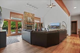 Family Lake Getaway,Hot Tub ,Pickleball,Firepit - Lake Harmony - 5