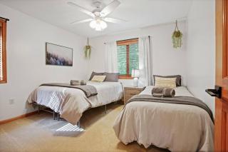 Family Lake Getaway,Hot Tub ,Pickleball,Firepit - 3