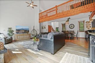 Family Lake Getaway,Hot Tub ,Pickleball,Firepit - 1