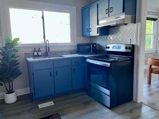 Stylish 3BD 1BA Bungalow Near Columbus State University - 1