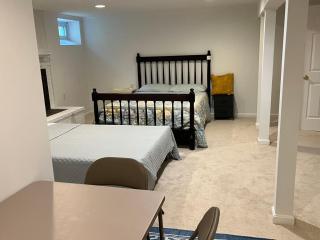 basement Two queen beds with private bathroom in Lexington - 0