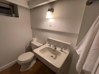 Two queen beds with private bathroom for summer stay - Lexington - 8