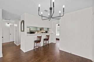 Charming two beds and baths home - Austin - 8
