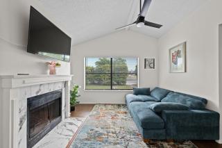 Charming two beds and baths home - Austin - 5
