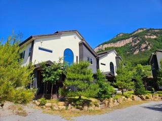 Poam Mountain Pool Villa Pension - Mungyeong - 6
