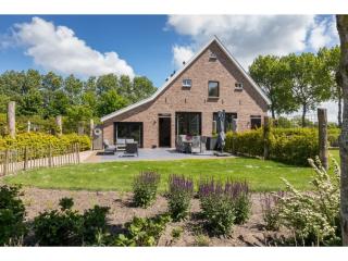 Mansion in Vrouwenpolder near Beach, cleaning included - 5