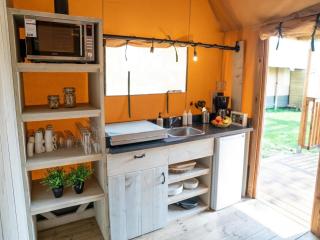 Glamping Tent by Lake De Rhederlaag, cleaning included - Lathum - 0