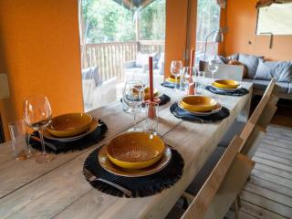 Glamping Tent by Lake De Rhederlaag, cleaning included - Lathum - 2