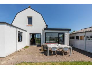 characteristic house in a rural location, cleaning included - Zuidzande - 0