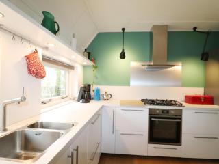 Farmhouse in Friesland near Frisian Waters, cleaning included - - 2