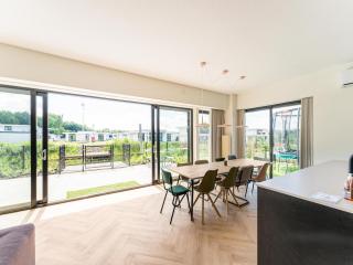 Spacious villa near Amsterdam, cleaning included - Zeewolde - 1