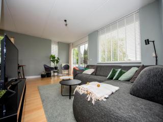spacious holiday home with private jetty, cleaning included - Terherne - 9