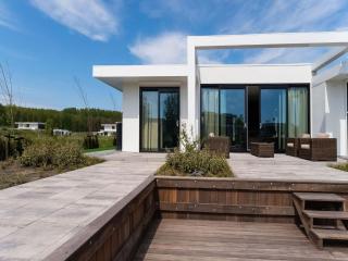 Idyllic Holiday Villa with Jetty, cleaning included - Zeewolde - 9