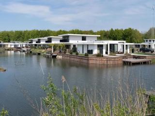 Idyllic Holiday Villa with Jetty, cleaning included - Zeewolde - 2