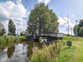 Chalet in Friesland near Alde Feanen Park, cleaning included - De Veenhoop - 1