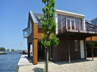 Beautiful penthouse with a view over the lake, cleaning included - Uitgeest - 9