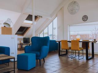 Beautiful penthouse with a view over the lake, cleaning included - Uitgeest - 0