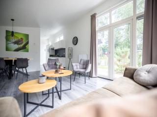 Chalet in Forest with Pool Access, cleaning included - Hoenderloo - 3