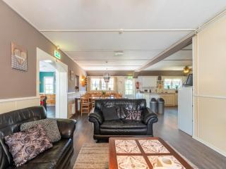 Group Home in Giethoorn with Waterside Terrace, cleaning included - Giethoorn - 1