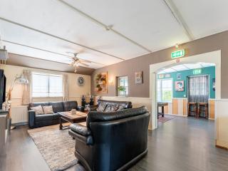 Holiday home in the heart of Giethoorn, cleaning included - Giethoorn - 1