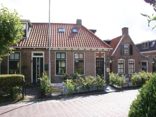 Cottage by Wadden Sea with Scenic Views, cleaning included - 9