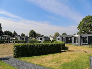 Chalet on the recreational lake and the Veluwe, cleaning included - Lathum - 1