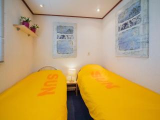 Chalet in Lith with Terrace, cleaning included - Lith - 2