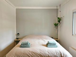 Holiday Home in Friesland with Jetty, cleaning included - Voorthuizen - 2
