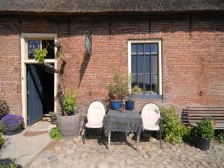 Characteristic head-neckhull farm with rowing boat, cleaning included - Burum - 7