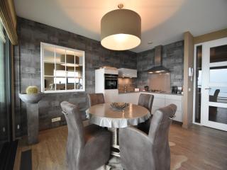 Modern apartment with balcony, cleaning included - Kamperland - 3