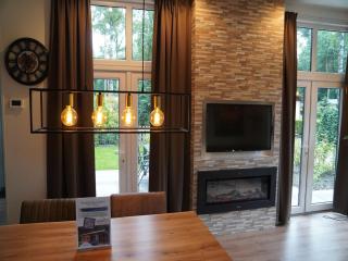 Bungalow Retreat with Warm Fireplace, cleaning included - Hoenderloo - 1
