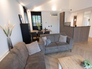 Wellness Bungalow with whirlpool and sauna, cleaning included - Zevenhuizen - 0