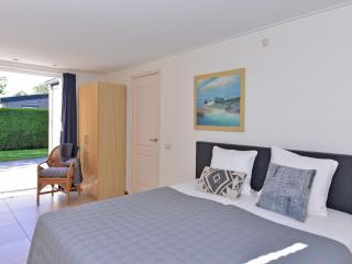 Bungalow near Veerse Meer & Beach, cleaning included - Kamperland - 4