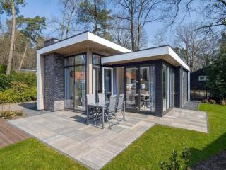 Luxury Chalet in Woods with Terrace, cleaning included - Hoenderloo - 5