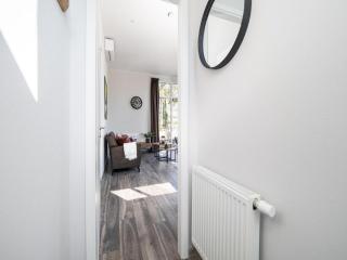 Luxury Chalet in Woods with Terrace, cleaning included - Hoenderloo - 2