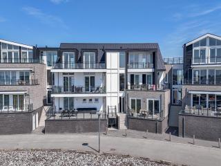 Cosy apartment with sea view, cleaning included - Sint Annaland - 9