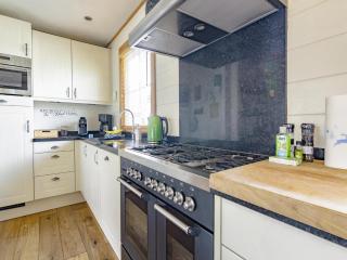 Beautiful holiday home with private terrace, cleaning included - Kropswolde - 8
