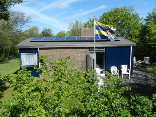 Bungalow in Nes on Ameland with spacious terrace, cleaning included - Nes - 8