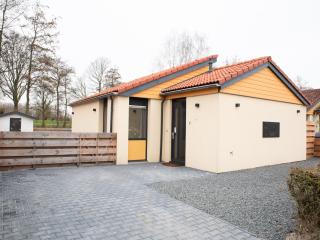 Bungalow with whirlpool and sauna, cleaning included - Zevenhuizen - 5