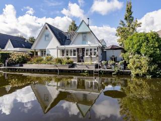 Beautiful holiday home with private terrace, cleaning included - Kropswolde - 5