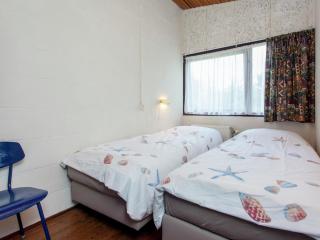 Bungalow in Nes on Ameland with spacious terrace, cleaning included - Nes - 1