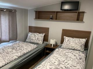 Comfort chalet on a recreational lake , cleaning included - Lathum - 8