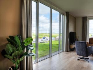 Spacious Frysian villa on the waterfront, cleaning included - Leons - 1