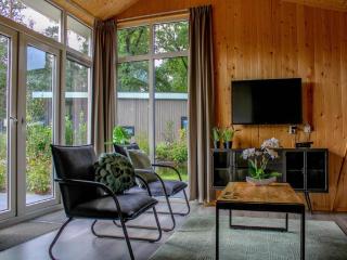 Chalet in Veluwe with Nature Views, cleaning included - Hoenderloo - 1